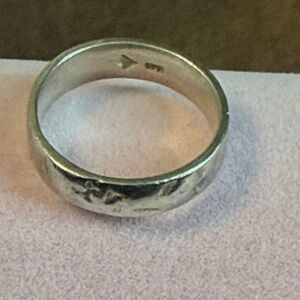 Rare Silpada Sterling Silver Hammered Textured Distressed Band Ring.